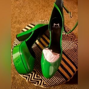 Marc Fisher - brand new green Platform pumps